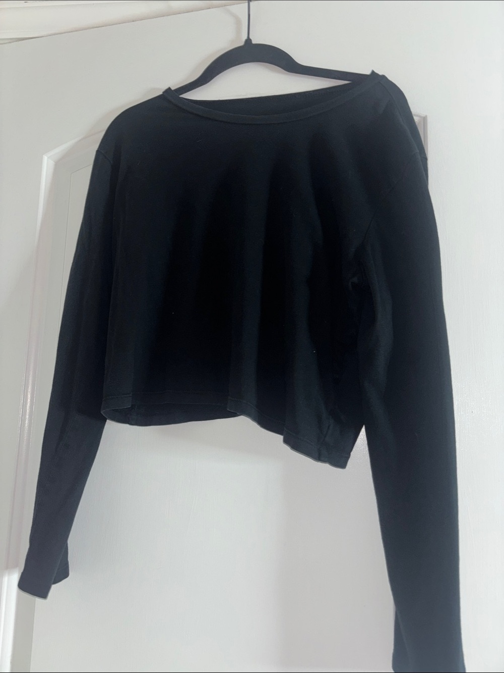 wild fable Black Cropped Long-Sleeve Sweatshirt